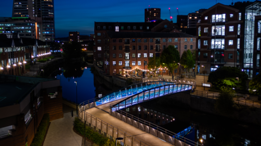 #DWindsor #OptiLum #Garda #VerlichteLeuning #Trappen #Bruggen #Stadsverlichting #Architectuurverlichting #RGBW #RVS316 #OpenbareRuimte #DuurzameVerlichting
